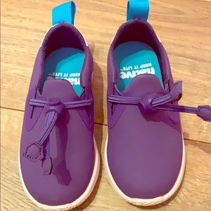 Native toddler shoes, Size 6, Never worn!!